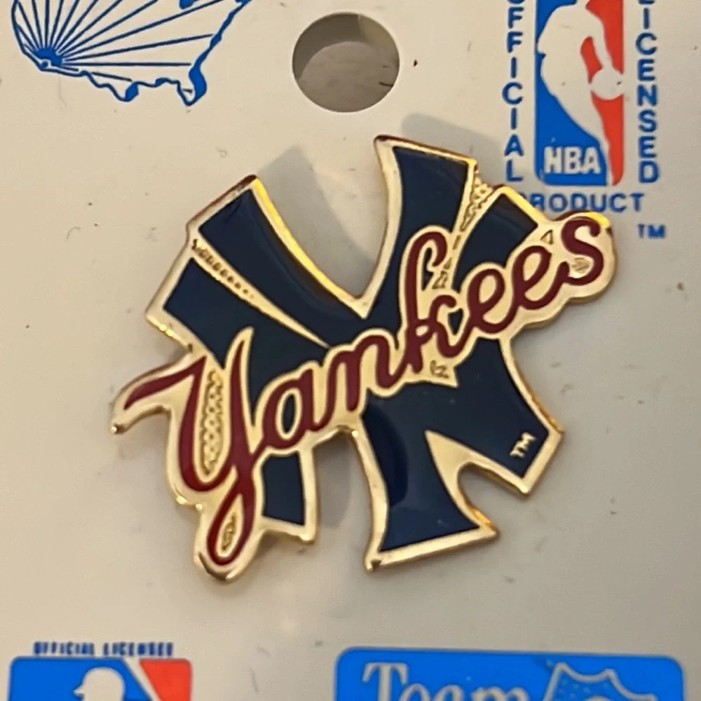 NWT Lot vintage New York Yankees baseball hat lapel pins on cards MLB